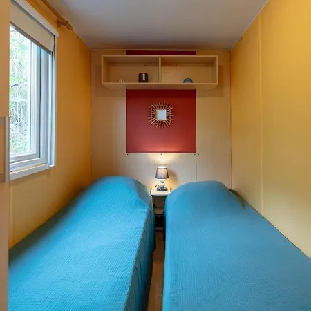 L'eucalyptus, Mobil-home Avec Exterieur Spacieux A Quelques Metres De La * Hyères